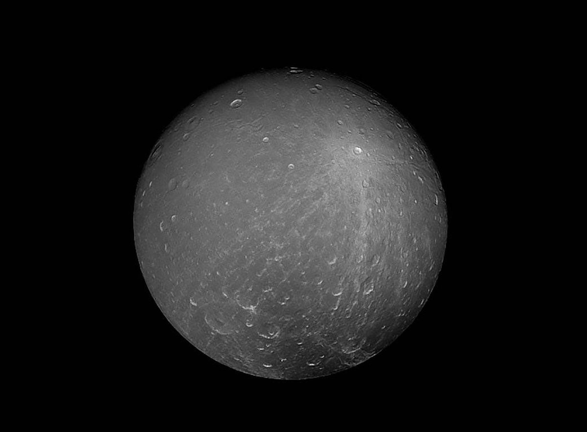 Saturn's Icy Moon Dione Shines in Stunning Cassini Photo goo.gl/4wy389