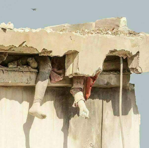 Muhammadalii_10's tweet photo. یہ کون دبا ہے یہ تو اُمت مسلمہ کی غیرت اور بڑے بڑے اِسلامی مُلکوں کی بہادری ہے جو اس ملبے تلے اپنے پیاروں کے ساتھ دبی پڑی ہے
#Syria #PrayForSyria
#SaveSyria #SaveHumanityInSyria
#SenateChairman #PTIStandsForBalochistan #KKvLQ #LQvKK #SenateElections2018 https://t.co/WNYJpeThmG