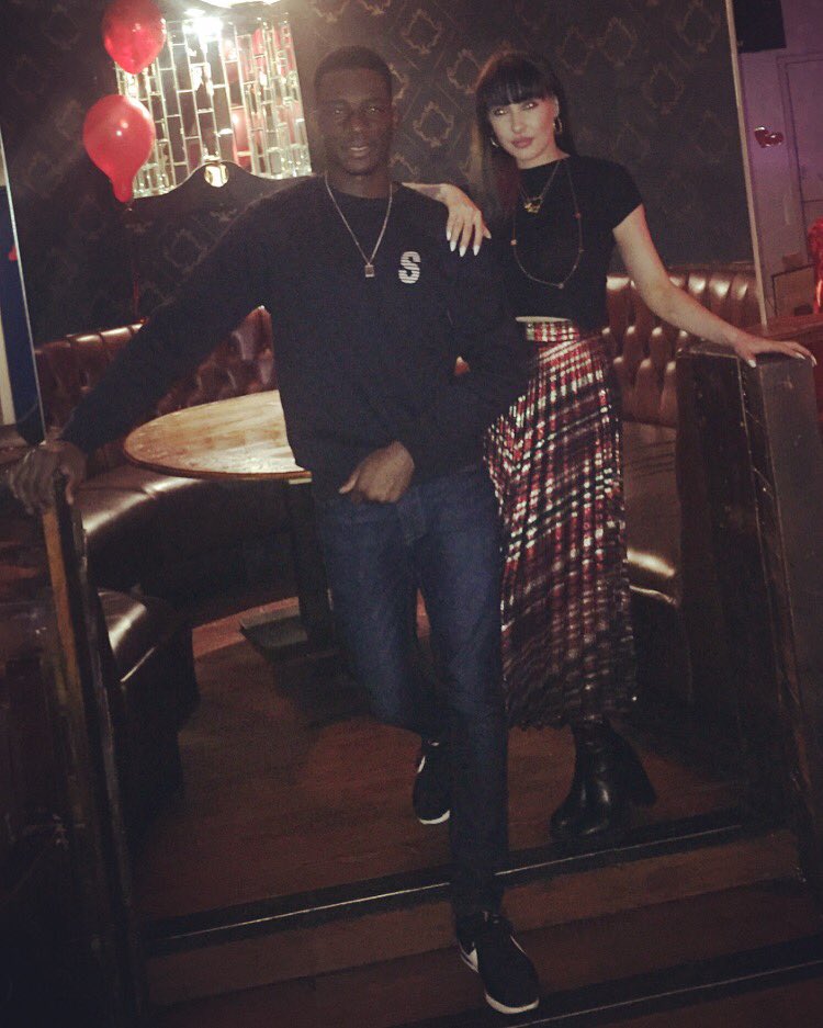 14HQProjects's tweet photo. 🚨NEW POST🚨

@Charles_O16 recently met with @CeeMacG to talk art, new music and positivity 

https://t.co/Q0jKr3Hdt2 👈🏿👈🏿👈🏿 https://t.co/wGbCi71Tfy