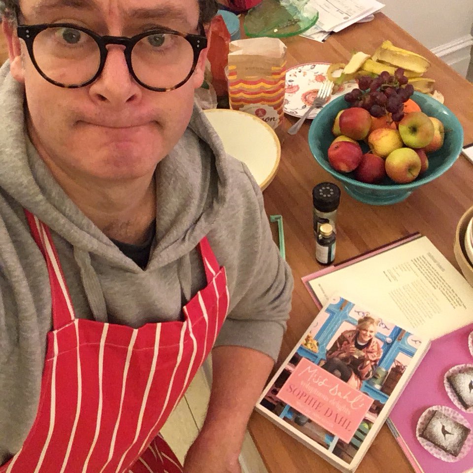 robinpr71's tweet photo. I deserve a medal: I’ve just baked these brownies and banana loaf without licking my fingers once because I’m on this strict detox diet this week 🙅🏻‍♂️#brownies #bananabread #dimbletea @DimblebyCancerC - on sale at #GuysCancerCentre on Wednesday https://t.co/sR1mHiBapW