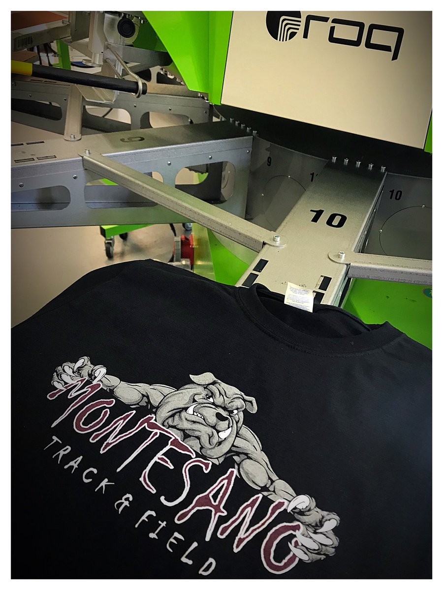 Seriously the coolest bulldog ever!  #montetrackandfield #d4 #nailedit #roq #d41000 #halftones #perfectregistration