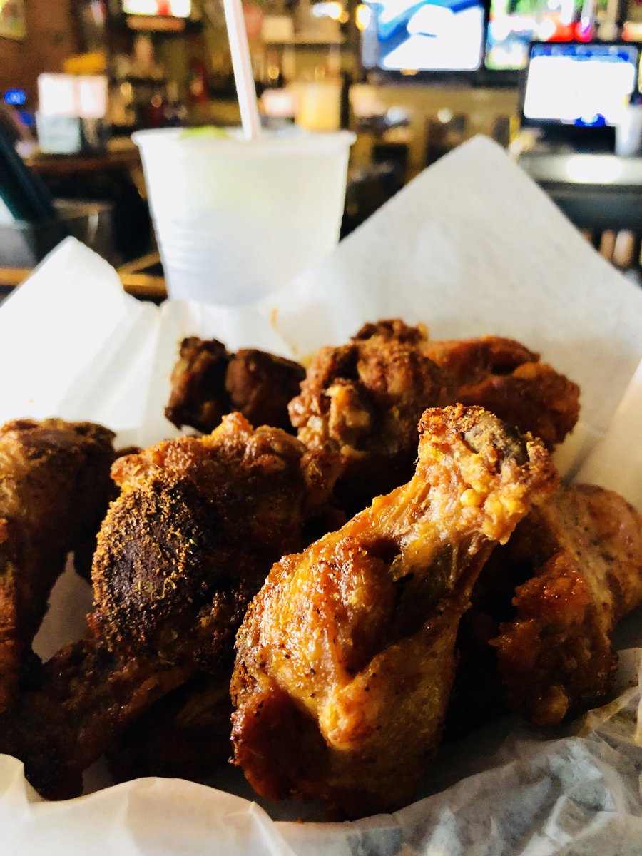 Tampa Bays Finest Wings are calling you!! Blackened wings and <a href="/TitosVodka/">TitosVodka</a> is the way to go.#DignitaryLife