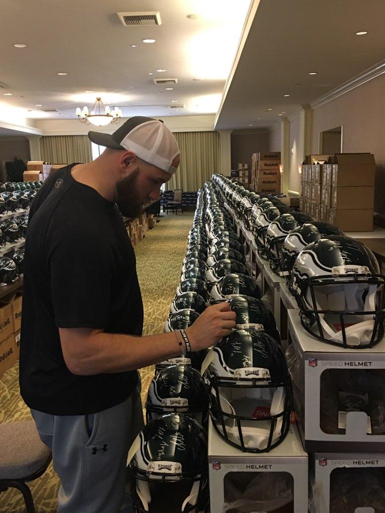 LaneJohnson65's tweet photo. Offseason work! 🏆✍️ #eaglesnation https://t.co/qCs07ZeBFf
