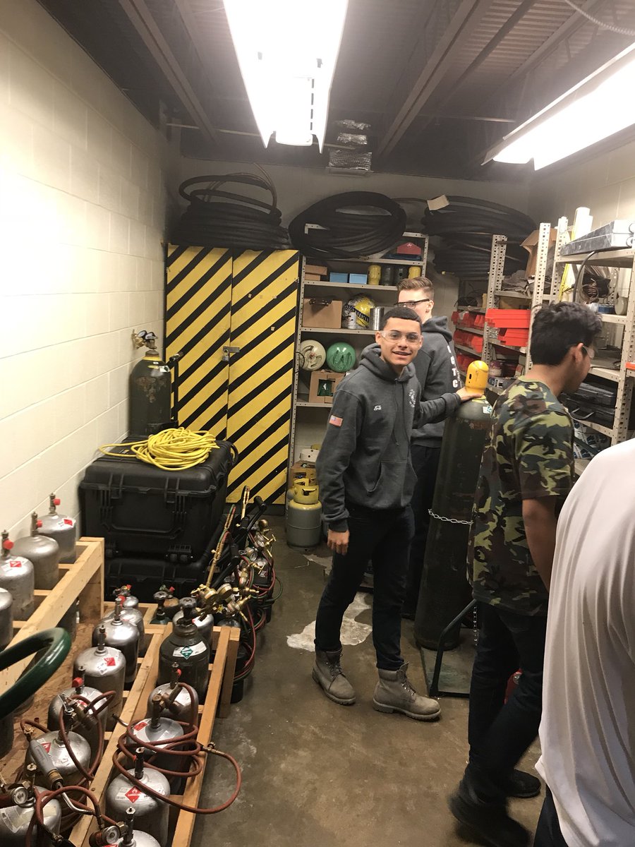 HVACTC's tweet photo. I almost forgot about #WorshipOfToolsDay thanks to @CEHVAC we didn’t miss our opportunity to incorporate part of our day to cleaning the tool room and repairing broken equipment. @NoahRyaan @hvac @INTO_HVAC @JamesRiverAir @Woodfin @WGSpeeks @ColonialWebb @CTCHull #HVACTC https://t.co/6sVcUnqntS