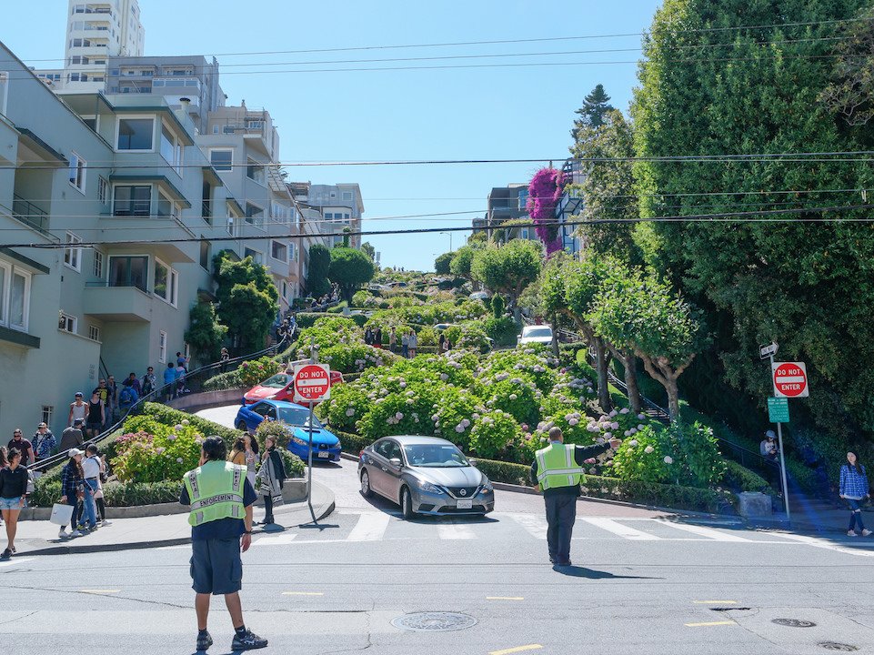HL_FiDi's tweet photo. FiDi/North Beach Crime: Crooked Street Robbery, Cell Phone Muggings, More https://t.co/gIgZGMO551 by @NFalstreau https://t.co/ggkCCGkqdz