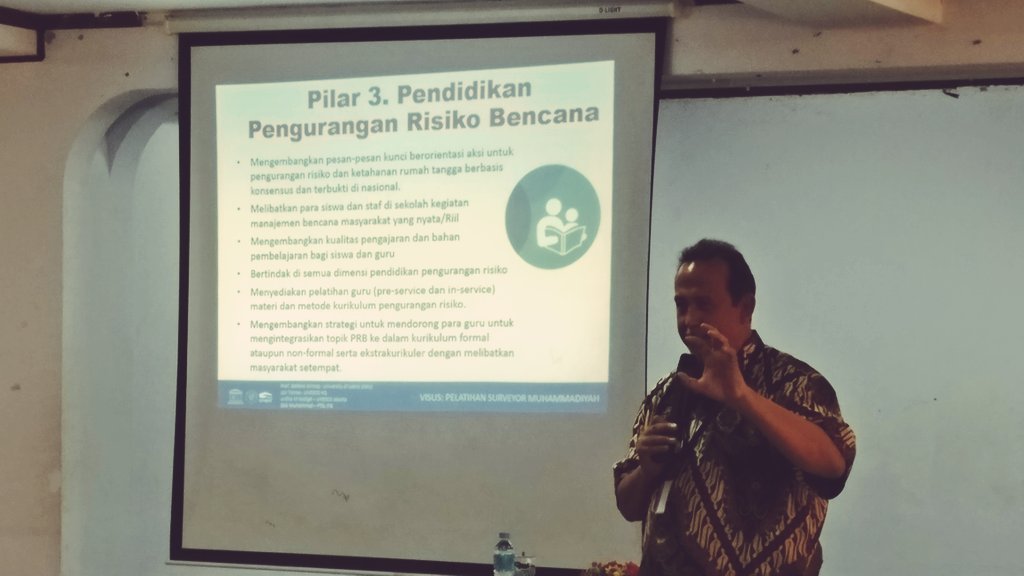 MDMC_DKI's tweet photo. Kami &amp; Dikdasmen PWM DKI bersama @UNESCO kantor Indonesia menyelenggarakan pelatihan @VisusIndonesia(Visual Inspection for defining the Safety Upgrading Strategies) untuk survey 88 Sekolah @Muhammadiyah di DKI Jakarta Raya. #SiapUntukSelamat

@MDMCIndonesia @BNPB_Indonesia https://t.co/W9DpEdDHgW