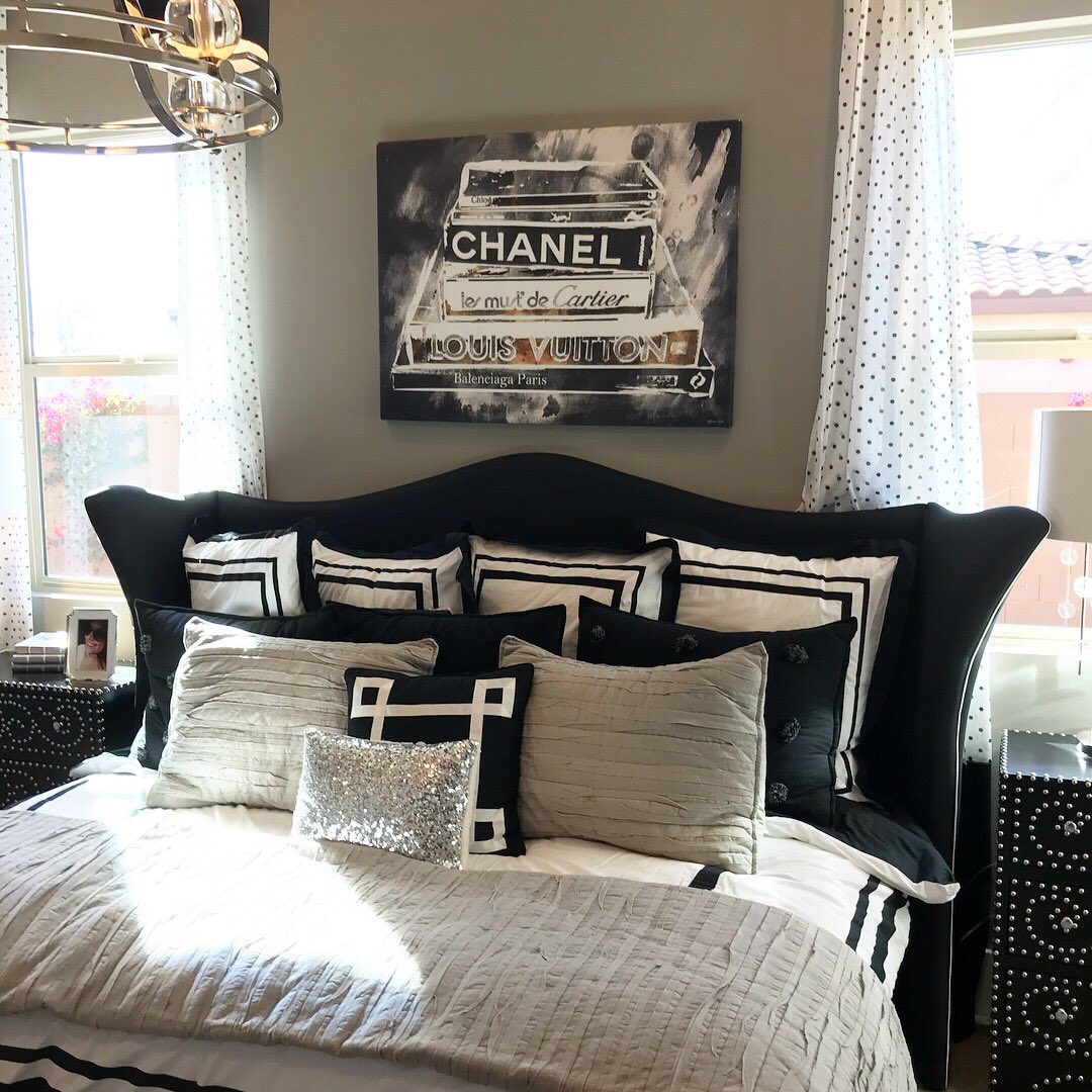 Tetto Realty on X: Bedroom ideas for all the fashion lovers. #fashion  #chanel #bedroom #bedroomdecor #bedroomideas #bedrooms #bedroomdesign  #scottsdale #scottsdaleaz #tempe #tempeaz #gilbert #gilbertaz #chandler  #chandleraz #phoenix #phoenixaz