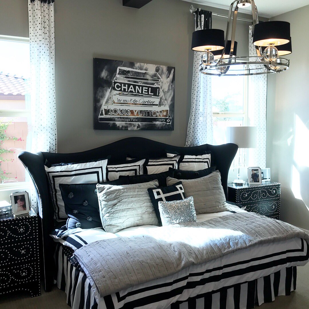 Black And White Feminine Bedrooms Design Ideas