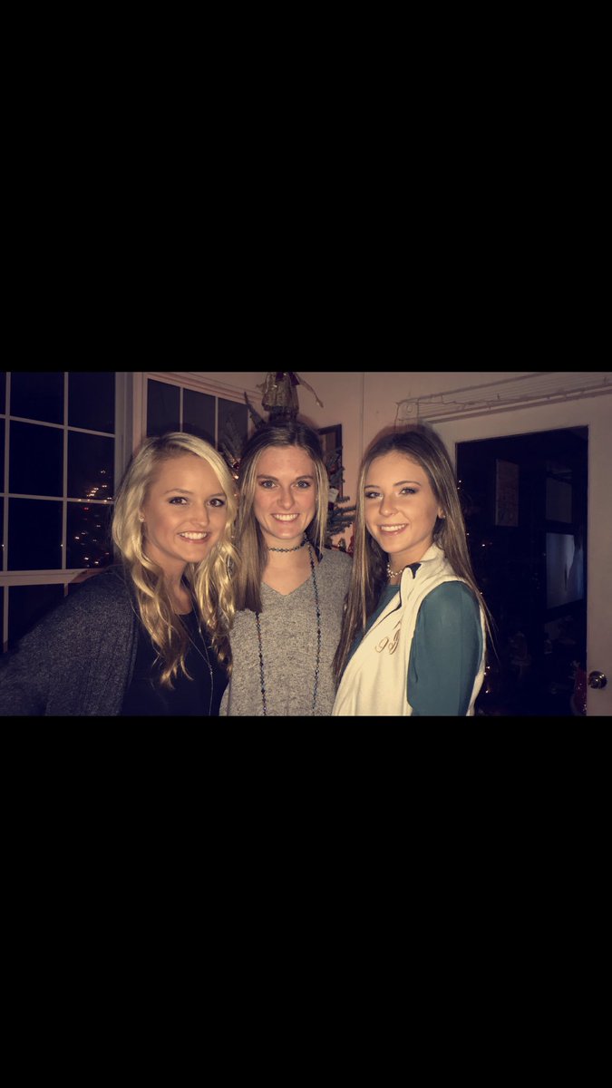 haliclements32's tweet photo. HAPPY BIRTHDAY @Chloegray312 !!! Thanks for being my friend for so long! Love you!💜 https://t.co/fY2wDZUCrN