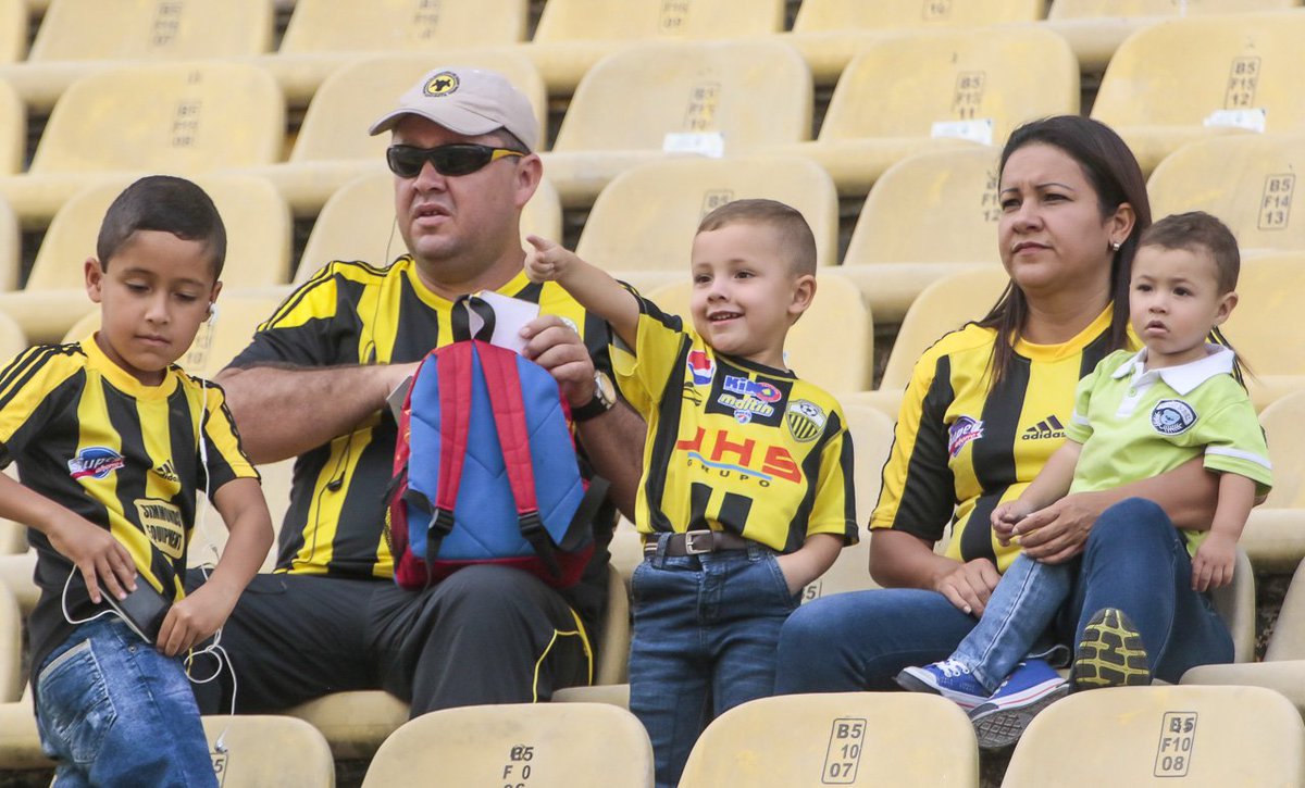 DvoTachira's tweet photo. #SoyAurinegroDeCorazón 💛🖤 https://t.co/Yx2XxY3Wfv