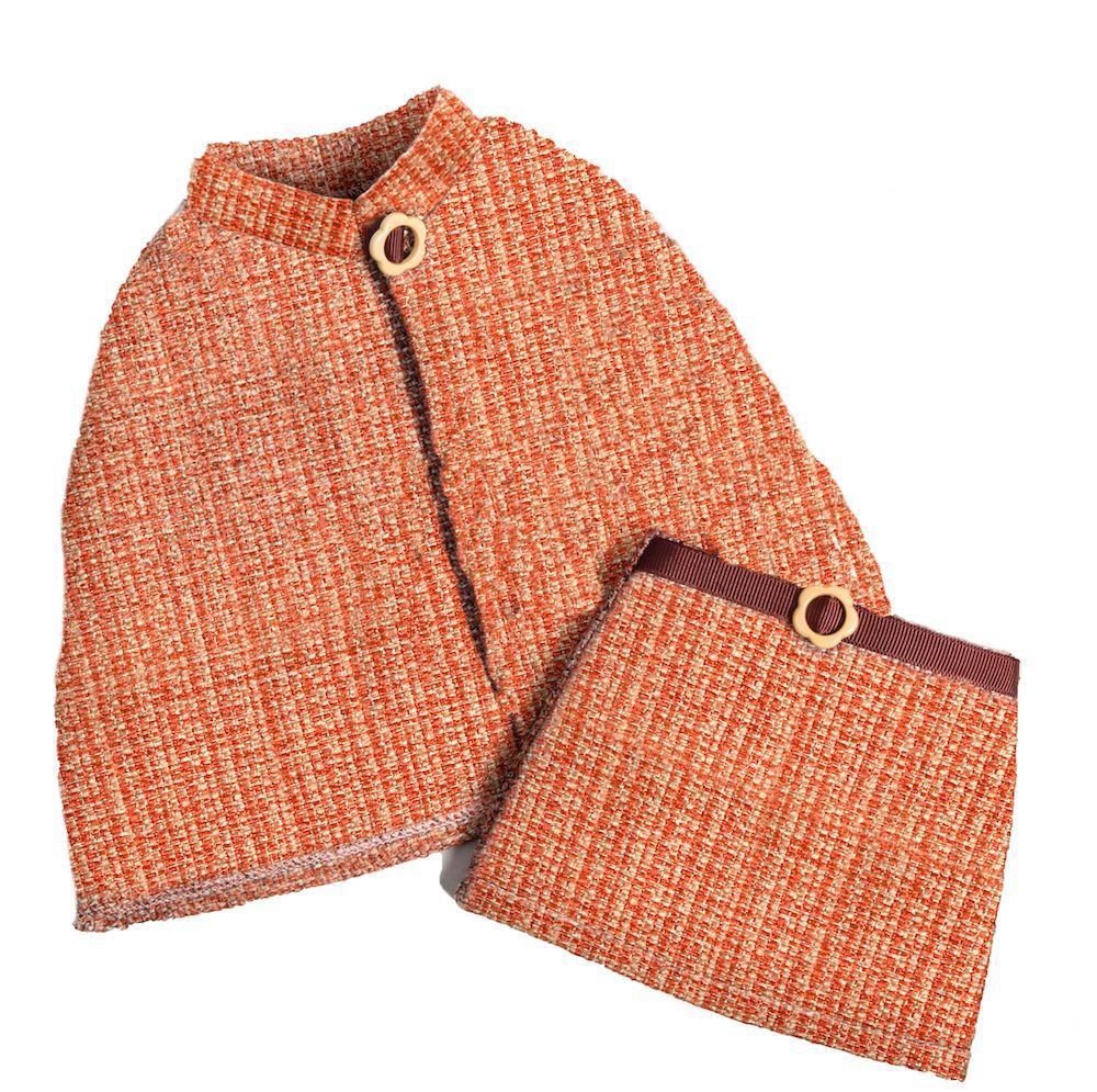 #AGirlForAllTime Sam's New York Cape and Skirt - This #DollsClothes set is just fabulous, and a fabulous price too, ONLY £17.99 #reduced from £27.99. Just two left at the time of writing, be quick - buff.ly/2FtGidr #AGFAT #doll #dolls
