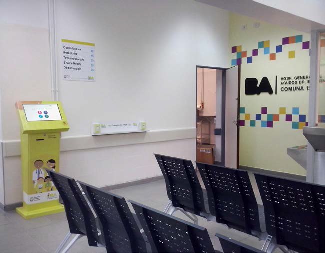 anabouperez's tweet photo. La refacción de la guardia del Hospital Tornú puso en valor los accesos,  pasillos, salas de espera y sanitarios. También se incorporó una mesa de atención, sistema de turnos y orientadores para mejorar la experiencia de los pacientes. Allí se realizan 69000 consultas anuales. https://t.co/rV3nW4hOrR