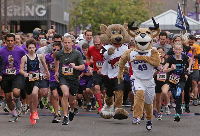 GCUNews49's tweet image. They wore tutus. They wore team T-shirts. They wore "Cancer Sucks" buttons. Most of all, they wore their courage Saturday on the @gcu campus as part of @Run2Fight Children's Cancer. More than 2,200 registered runners and walkers joined in the event. ow.ly/pmJf30iUaiH