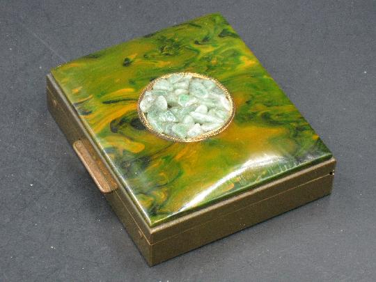 Uadornment's tweet photo. Vintage Spinach and Butterscotch Marbled Bakelite Trinket Box with Aventurine Chips
https://t.co/L2vLSevoVL
#bakelite #bakelitebox #trinketbox #marbledbakelite #vintagebox #vintageaccessory #dressingtable #boudoir #vanity https://t.co/PifNpynX0x