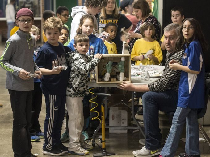 MakerMobileIN's tweet image. 200 Louisville schools participating in @KyDerbyFestival Robo Rumble. @MakerMobileIN showed students how to use 3D design to strengthen their robotic and tech skills. Great day! See you next year! bit.ly/2FW9Gpu #make2018 #builttocreate #roborumble2018