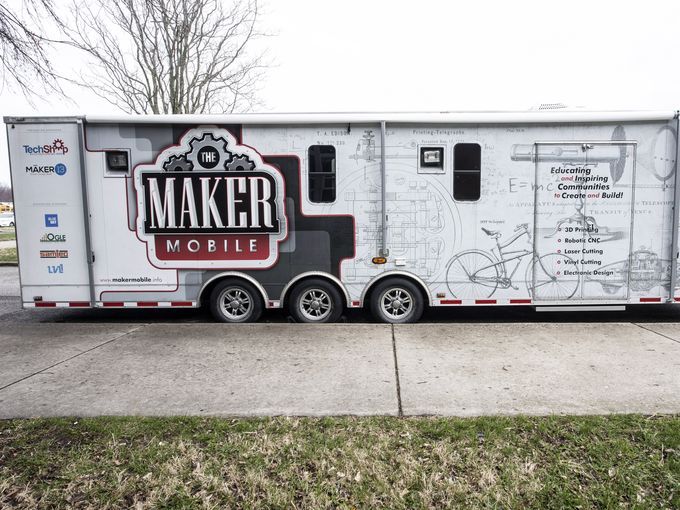 MakerMobileIN's tweet image. 200 Louisville schools participating in @KyDerbyFestival Robo Rumble. @MakerMobileIN showed students how to use 3D design to strengthen their robotic and tech skills. Great day! See you next year! bit.ly/2FW9Gpu #make2018 #builttocreate #roborumble2018