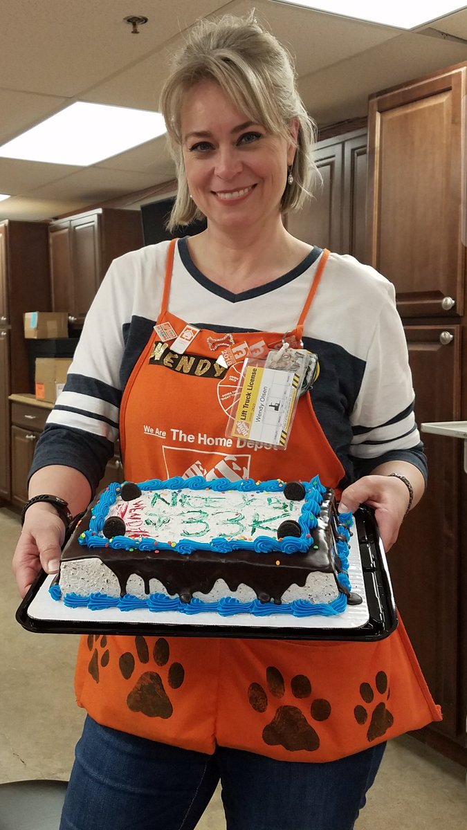 HDAsh_2801's tweet photo. Today we are celebrating Wendy! She sold a $33,000 kitchen!!!! WAY TO GO WENDY!!! #ihavethebestspecialists #takeourshareeverywhere @BurgEric22 @lauracook131 https://t.co/Llh11L8DVx