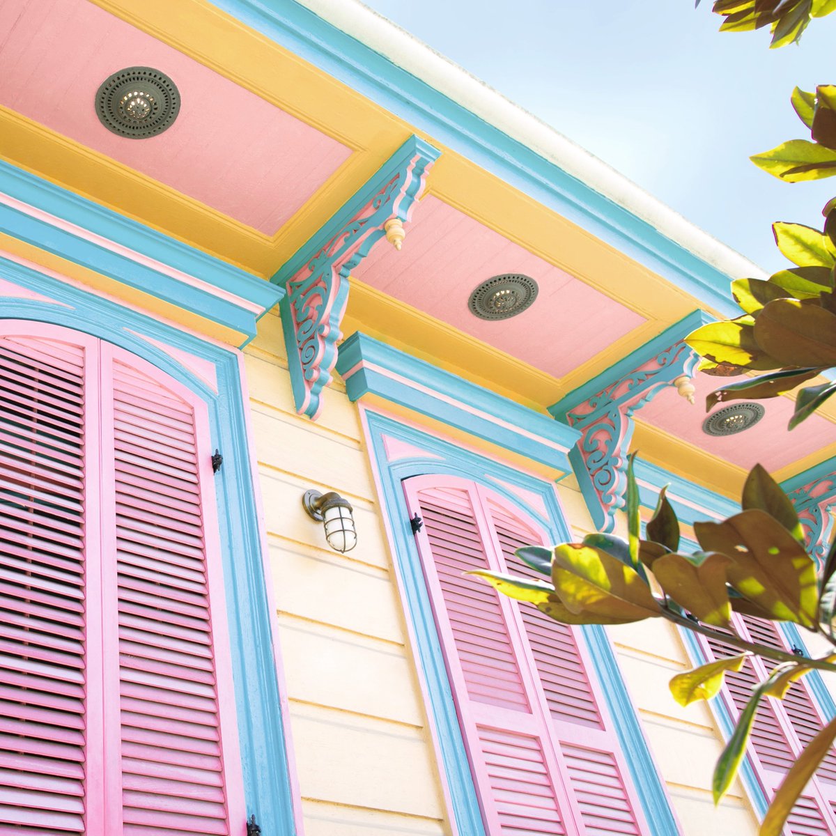 OneNightApp's tweet image. We're bringing les bons temps down south, can you guess where? Hint: this city turns the square root of 90,000 this year. Download the app to explore spontaneous stays in our hotels across 14 cities, soon to be 15! bit.ly/2IlECAw