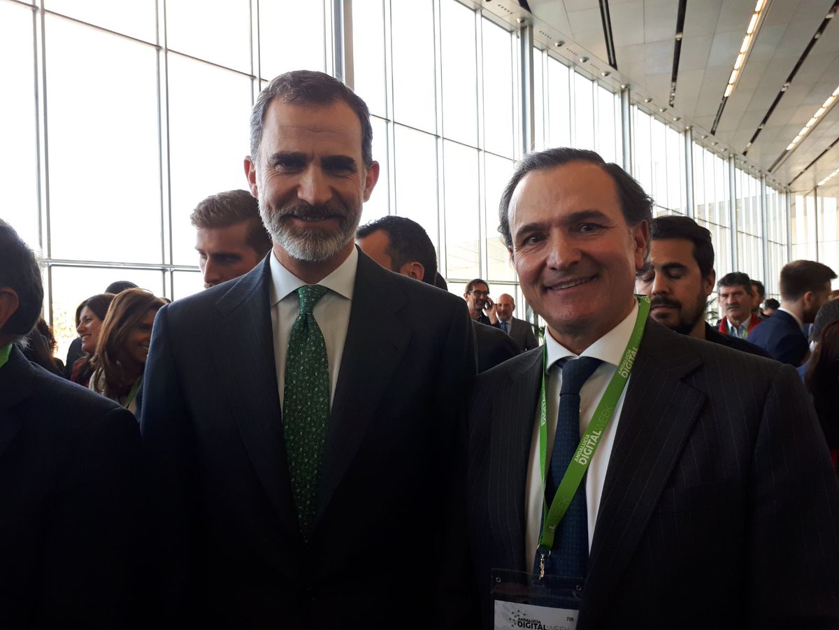 silesrodrigo's tweet photo. Interesante jornada hoy en la "Andalucía Digital Week" con la presencia del Rey Felipe VI,apoyando la Economía y Sociedad Digital en Andalucía.Muchas gracias Majestad!¡ https://t.co/6sQKHCeYmV