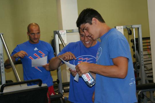 coucou <a href="/julien_arias/">roskycnmx</a> et <a href="/Issa_Skrela/">David Skrela</a> <a href="/MaxGuazzini/">Max Guazzini</a>