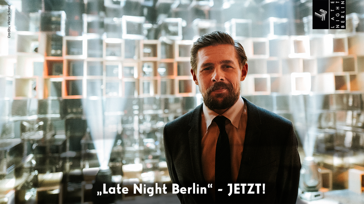 expertefueralle's tweet photo. Late Night Berlin mit @damitdasklaas! Jetzt einschalten und glücklich sein! ▶ LIVESTREAM: https://t.co/IGfx6szQMA #LateNightBerlin https://t.co/XeGa0AVTf7