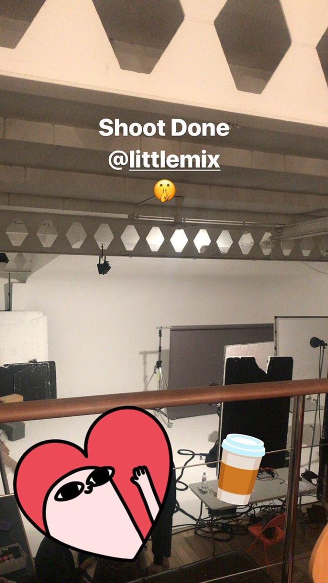 TeamMixFR's tweet photo. Les filles étaient en photoshoot aujourd’hui https://t.co/y9LvxzwJfj