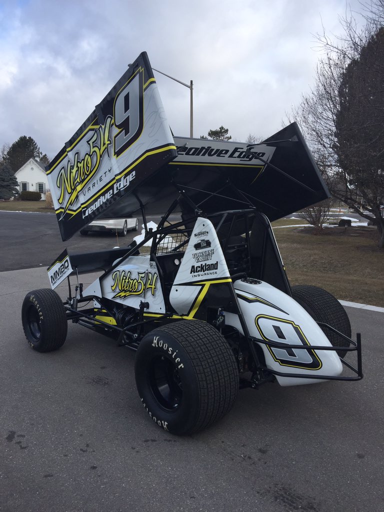 stevelyons_9's tweet photo. We have the new car all ready to go, new graphics, new main sponsor, thanks Nitro 54! @OhswekenSpdway @HillsRacingTeam @jason87speed @XXXRaceCo @CreativeEdge_SG @AcklandRacing @SOSSprints @ESSprints @PatriotSprints @factorykahne https://t.co/noYjEXB8GO