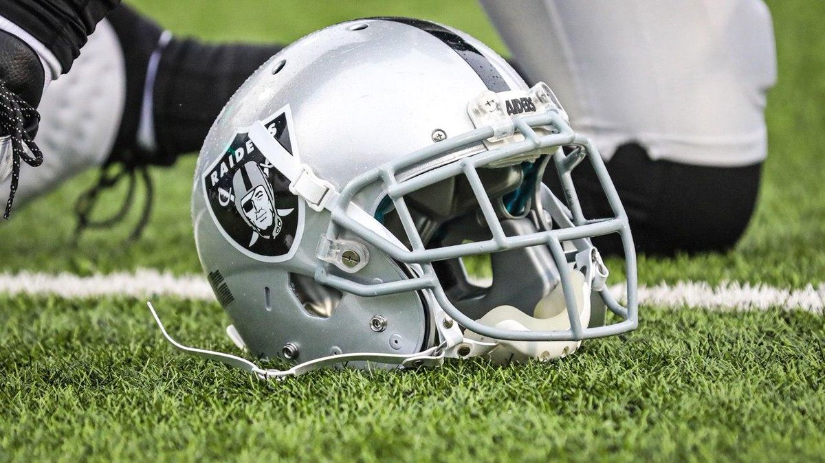 The Raiders have released T Marshall Newhouse and CB Sean Smith.

More: rdrs.co/meDijx