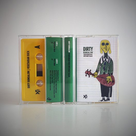 Já disponível para encomenda na nossa web: linguanativa.com/merchandising/ e nas lojas <a href="/blogflur/">Flur Discos</a>, Louie Louie Lisboa e <a href="/PaPeekaboo/">Peekaboo</a>. Mais pontos de venda, brevemente...