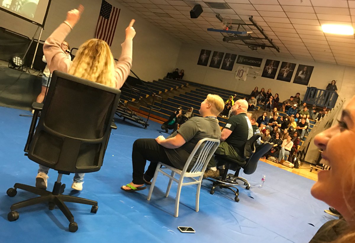 SHOUT_Week's tweet photo. Our awesome singing bee judges! 🐝🎶 #1LOVEFORCASS https://t.co/HhT9SYYcGo