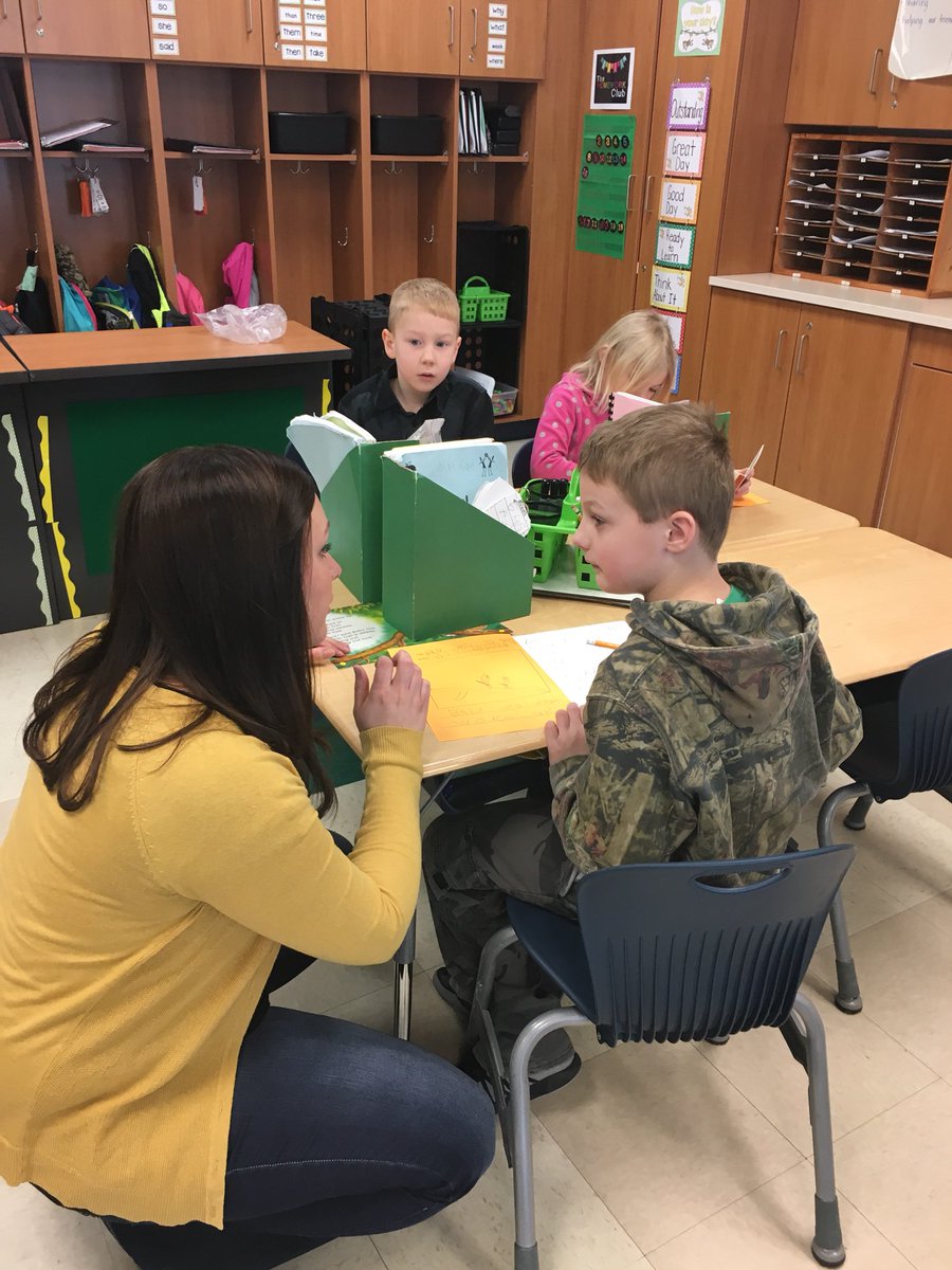 AmyMCoxLC's tweet photo. Day 1 of Writing About Reading as the first station in Mrs. Murphy’s 1st grade classroom! Students were amazing and are excited for it tomorrow. @denisemrowe @njm622 @HillviewElemen @Newark_Schools https://t.co/e8jRakVD9O