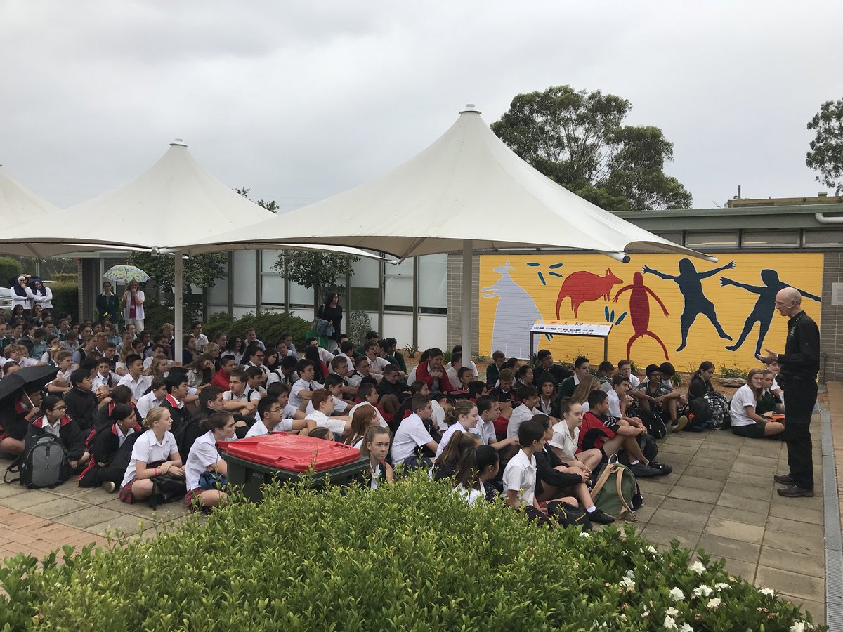 marina_chemeng's tweet image. Schools have just rolled in for the #sciencechallenge @ANSTO !!! How very exciting!!!!! 🔬Can’t wait to watch these kids compete! 💪