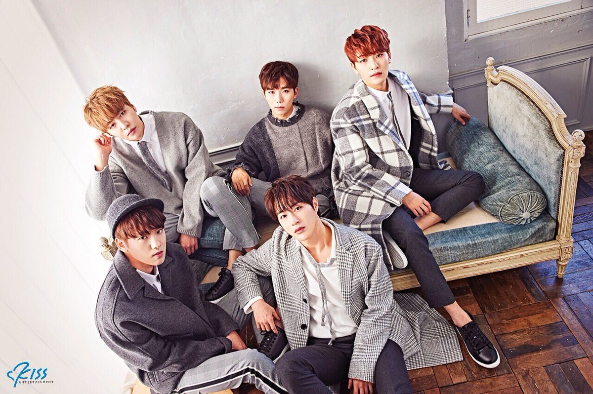 mariawithyou's tweet photo. #2000DaysWith_100PERCENT #백퍼센트 #100PERCENT #기다릴게_백퍼센트 #wewant100percentback
 [이천일운명이천년까지]  2000일 축하합니다 !! 앞으로 꽃길만 걷길!! https://t.co/zaxPfUDqd3