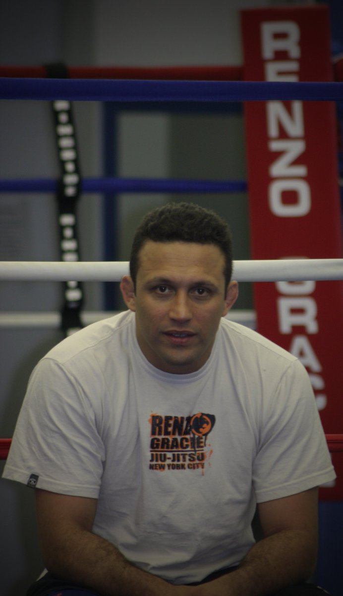 Happy Birthday to <a href="/RenzoGracieBJJ/">Renzo Gracie</a> respect and thanks for his great contribution to 'Tradition, The Rise of a Gracie Fighter' bantamfilms.com/tradition/ #JiuJItsu #GracieBarra #bjj #family #Tradition #documentary #RenzoGracie