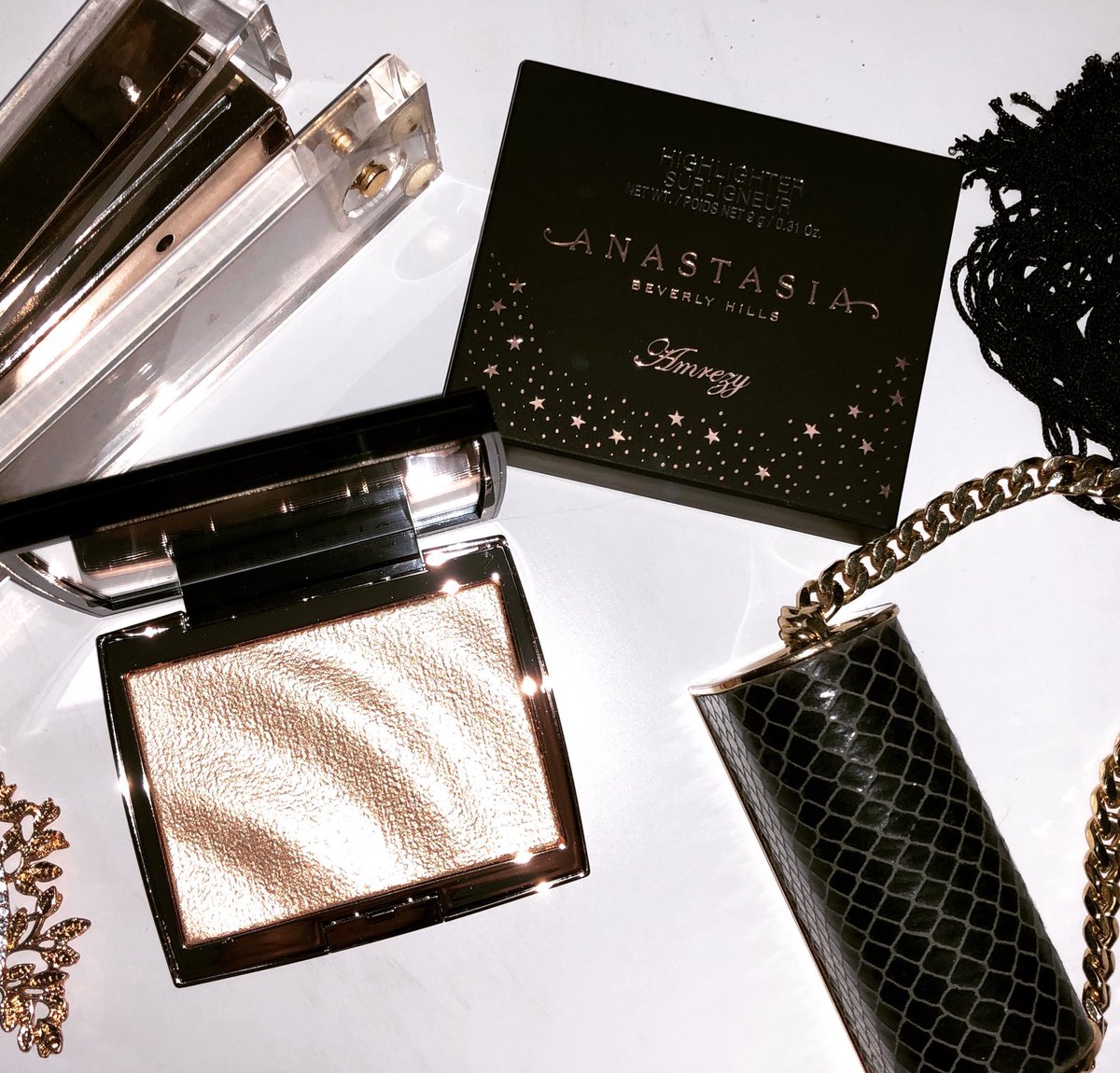EsskayB's tweet photo. Got my baby finally! 😍@AnastasiaBevHil @amrezy https://t.co/gvEkI2nUJy