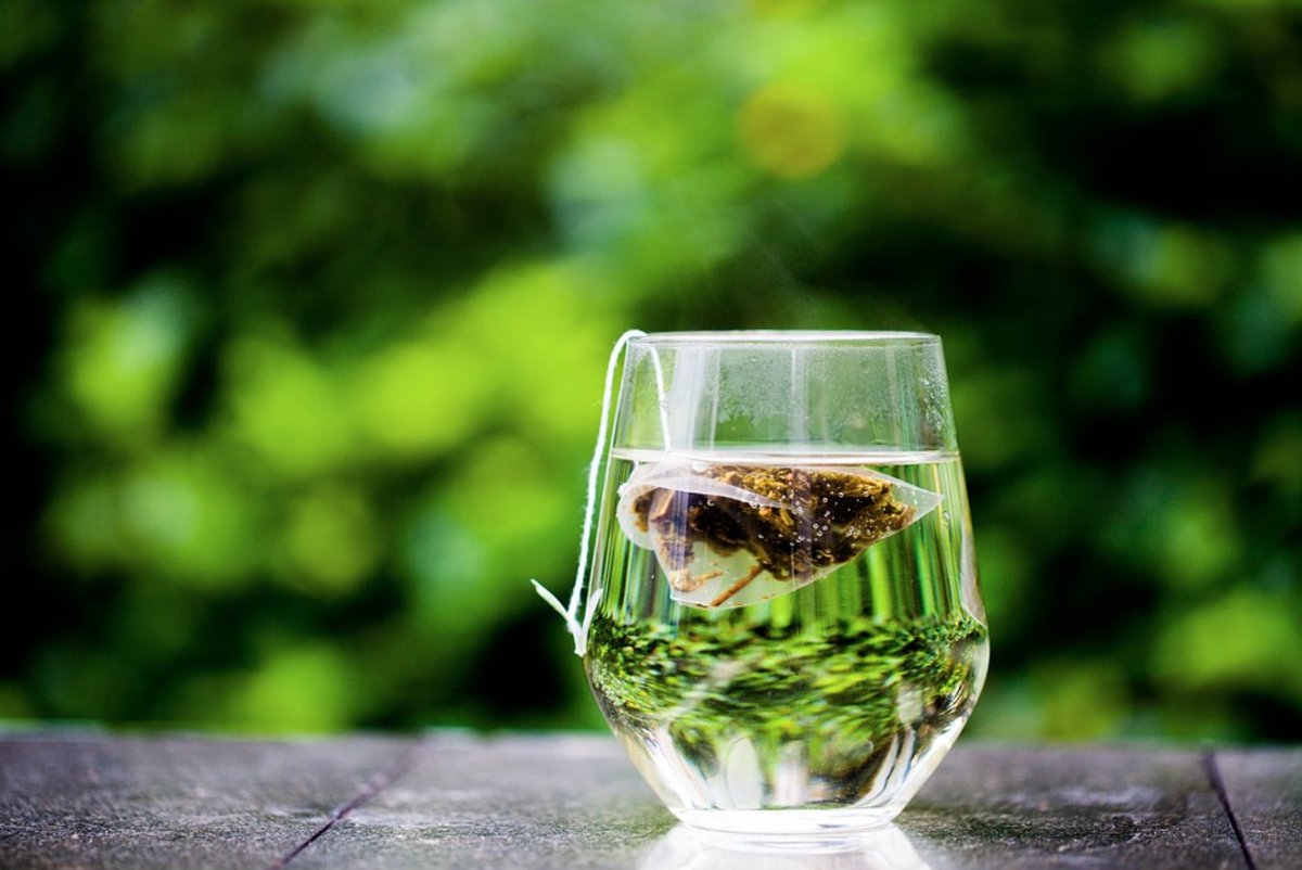 SWMINTL's tweet photo. Did you know #LeafLAB uses pure green tea to make a material which preserves the natural polyphenols &amp; caffeine to deliver the equivalent of half a cup of green tea per facial mask? Learn more https://t.co/bnVi6FoZVR  #cosmetics #skincare https://t.co/OntfjxlOWv