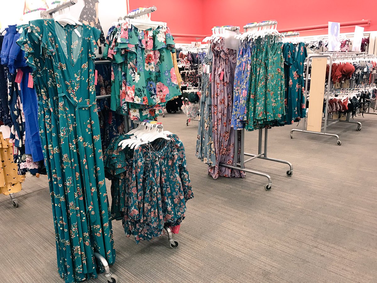 Douglasammm's tweet photo. Spring has set in Xhileration! The North is making it easy for our guests to find the perfect Easter outfit with these color stories! #setosell #vm #targetstyle @Whit0628 @VickGive23 @LimeGrace14 @salamlazkani https://t.co/smd4g9xDf4