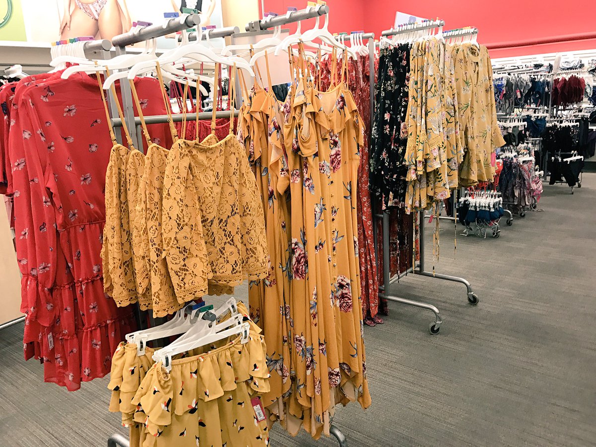 Douglasammm's tweet photo. Spring has set in Xhileration! The North is making it easy for our guests to find the perfect Easter outfit with these color stories! #setosell #vm #targetstyle @Whit0628 @VickGive23 @LimeGrace14 @salamlazkani https://t.co/smd4g9xDf4