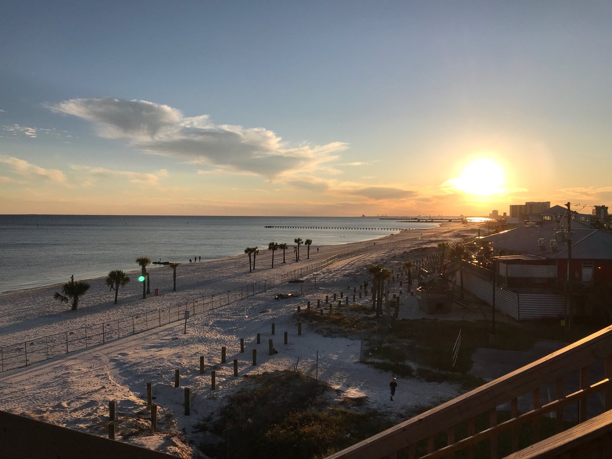Life's a beach on the Mississippi Gulf Coast. What a sunset! @VisitMSCoast #MeetingsQuest