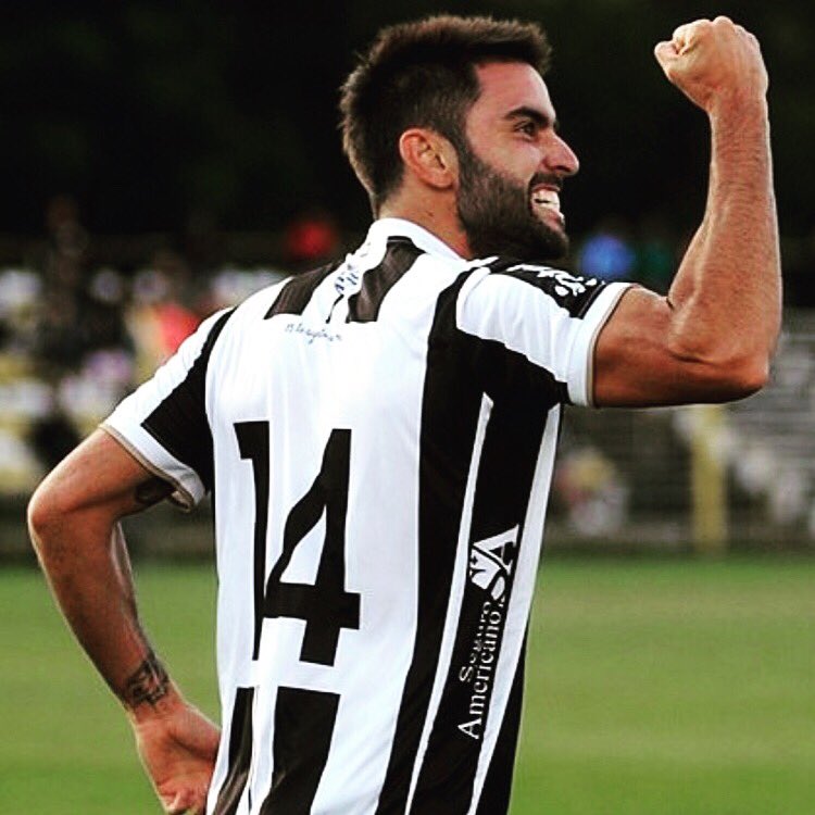 rodri_pastorini's tweet photo. La felicidad mía, de mis compañeros y de la gente todo en estas fotos!! Que lindas sensaciones, que lindo volver a ganar y volver al gol 💪🏻⚪️⚫️⚽️ https://t.co/MIP7mVfTKW
