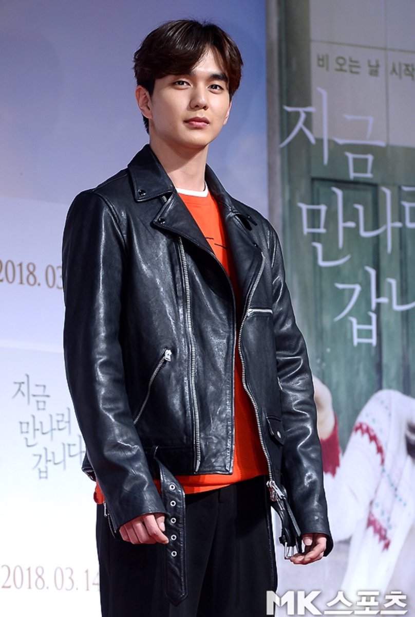 maaaj00's tweet photo. yoo seung ho was at so ji sub's movie Be With You, VIP screening last night.. one thing I noticed is he didn't cut his hair yet 😂 https://t.co/LJakicRyn2