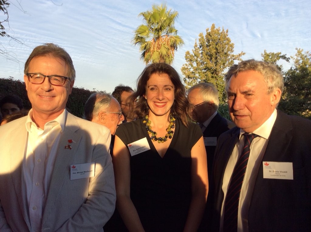 CanEmbChile's tweet photo. At #CanadianAlumni meeting learning about the experience of young Chileans who studied in Canada. Happy to share pleasant moments with friends of 🇨🇦! @ucatolica @uchile @SenMacDonald @stbsTvdan @WillAAmos @ThomasMulcair @CandiceBergenMP https://t.co/GaAHUhVWUL