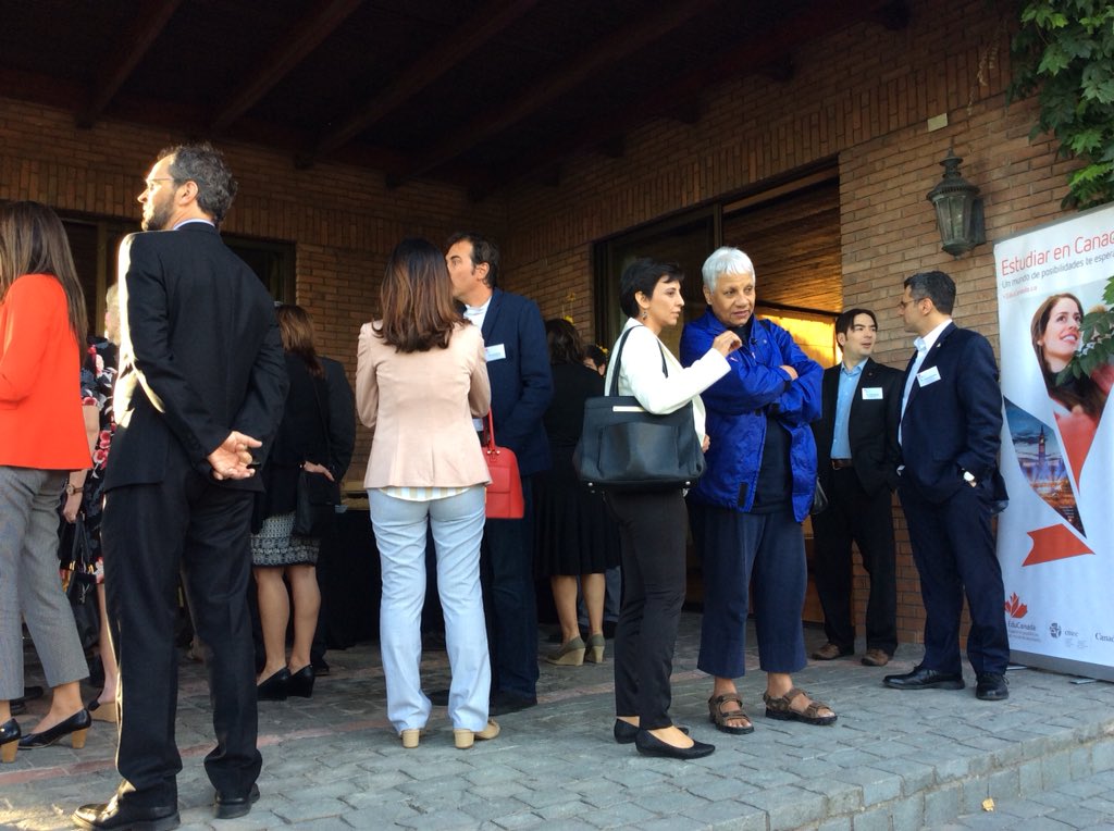 CanEmbChile's tweet photo. At #CanadianAlumni meeting learning about the experience of young Chileans who studied in Canada. Happy to share pleasant moments with friends of 🇨🇦! @ucatolica @uchile @SenMacDonald @stbsTvdan @WillAAmos @ThomasMulcair @CandiceBergenMP https://t.co/GaAHUhVWUL
