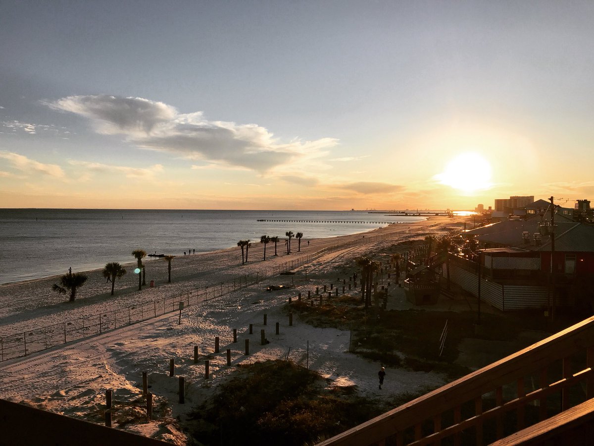 26 miles of beach along Mississippi's Gulf Coast @VisitMSCoast #MeetingsQuest