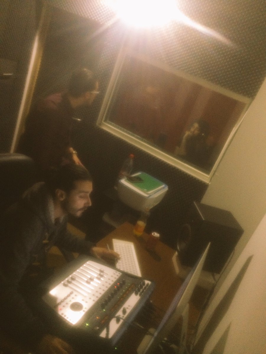 ABMusicOficial's tweet photo. Hoy tuvimos en nuestro estudio @13Verdina a @DAmadorOfficial grabando para el proyecto de nuestros amigos #danialcuña y @Canijitoflamenc https://t.co/aJnojHvnah