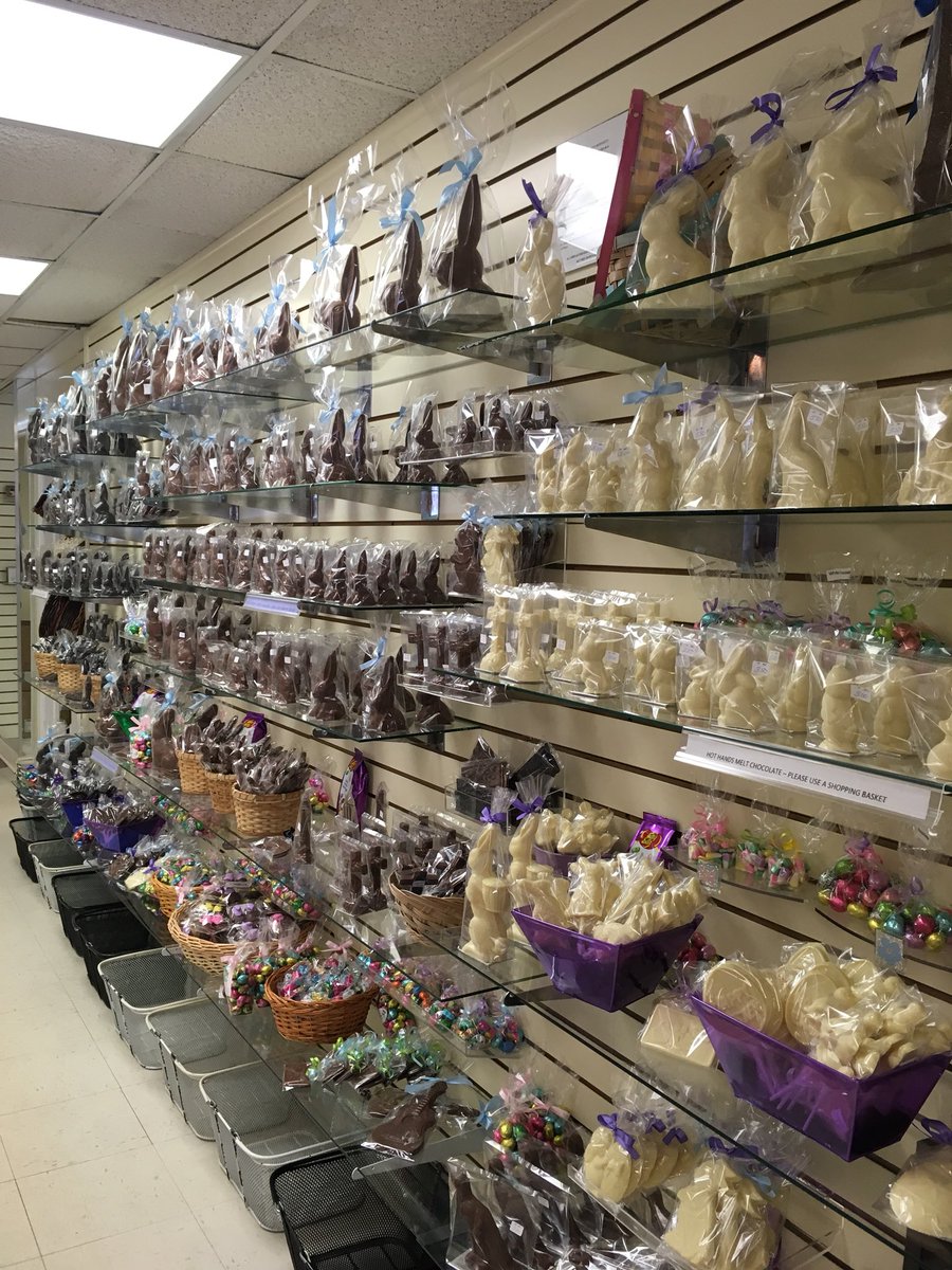 CarellaSusan's tweet image. St Patrick’s Day = Irish Potatoes 🍀🍀
Easter = Bunnies, Bunnies and more Bunnies 🐇🐇
#CarellasChocolates#Bunnies#IrishPotatoes#ChocolateEggs#Allfathers