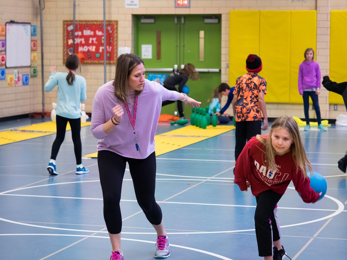 edinaschools's tweet photo. Julie Mickschl, physical education teacher at Highlands Elementary, will receive one of 10 national Jump Rope For Heart/Hoops For Heart (JRFH/HFH) grants from the Society of Health and Physical Educators America (SHAPE).
https://t.co/XmmhIc9I22 https://t.co/9iX4XLxeZE