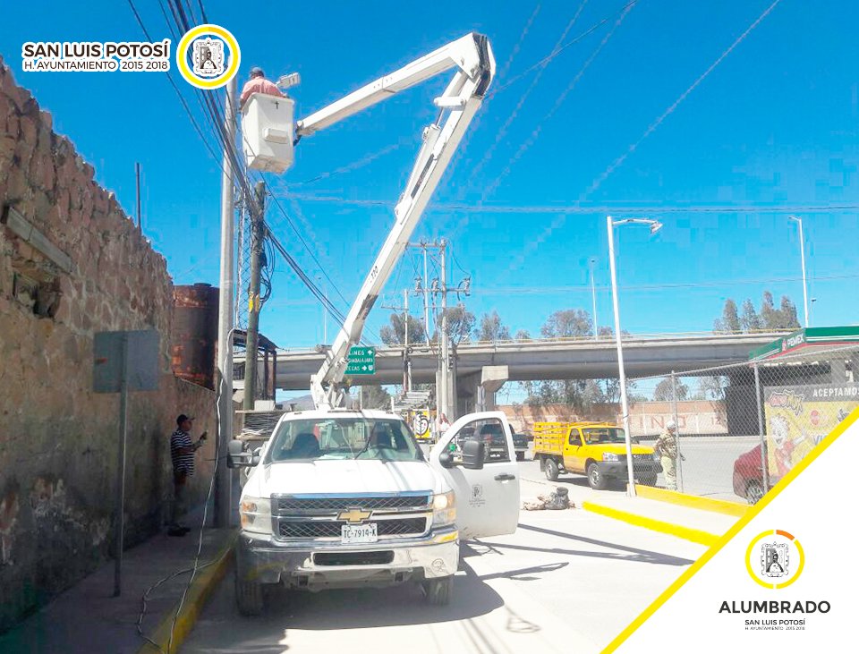 AlumbradoSLP's tweet photo. El @AlumbradoSLP participamos en la obra de Camino Viejo al Desierto al cambiar las lámparas existentes por la tecnología LED, lo que hará complemento con esta obra de calidad que el @AytoSLP  entrega el día de mañana. https://t.co/Q1z70C3kBU
