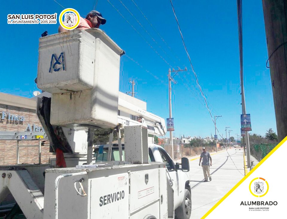 AlumbradoSLP's tweet photo. El @AlumbradoSLP participamos en la obra de Camino Viejo al Desierto al cambiar las lámparas existentes por la tecnología LED, lo que hará complemento con esta obra de calidad que el @AytoSLP  entrega el día de mañana. https://t.co/Q1z70C3kBU