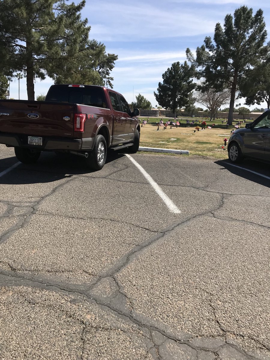 Nice_Park_Job's tweet image. What I *think* happened here was this guy was an idiot. #badparking